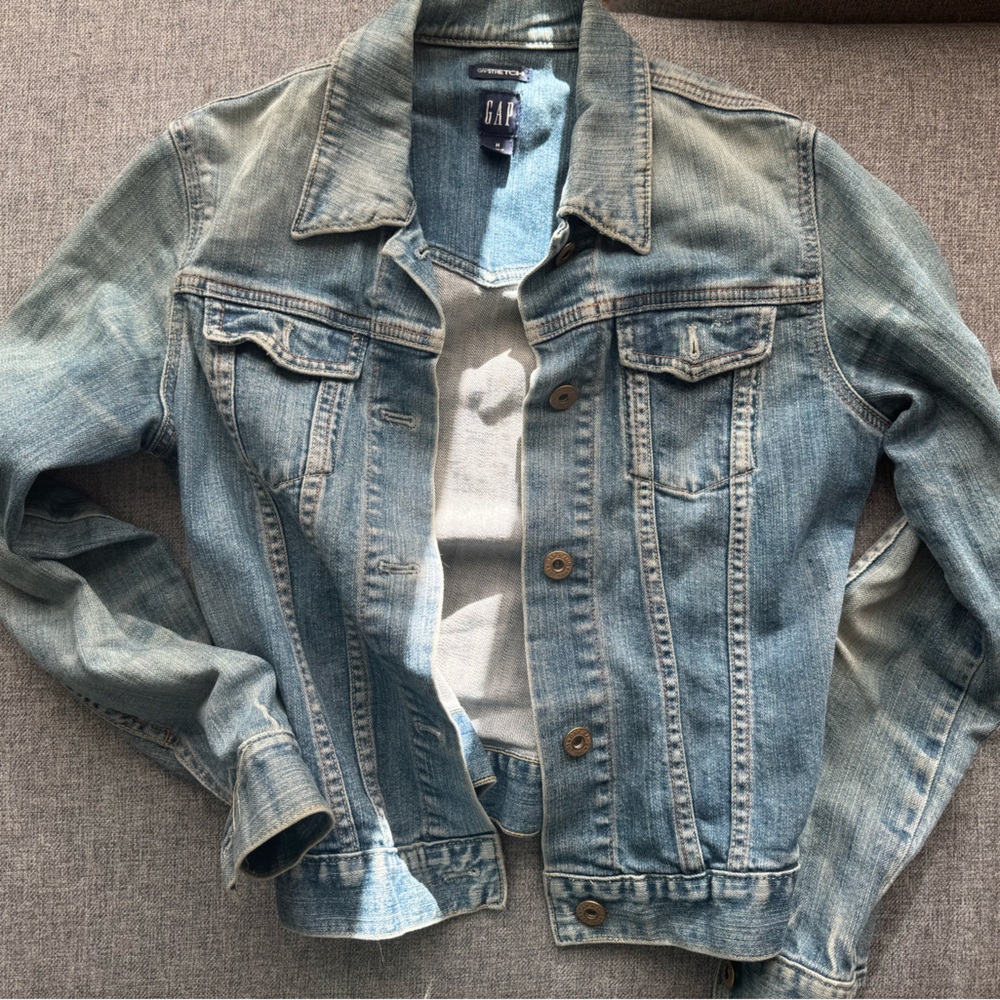 Gap jean jacket with stretch